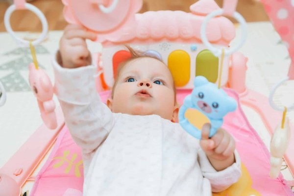 Profitez d'une sélection de tapis de qualité pour bébé !